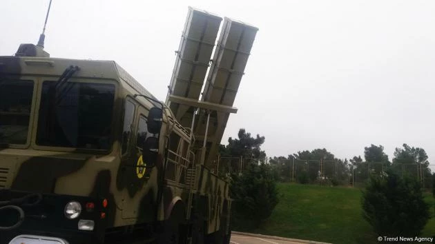 Polonez: Το Αζερμπαϊτζάν παρουσίασε το νέο πυραυλικό σύστημα πυροβολικού του στο ADEX 2018